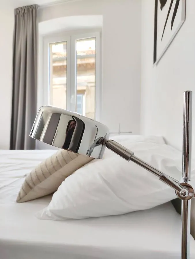 Nik Studio Apartments プーラ