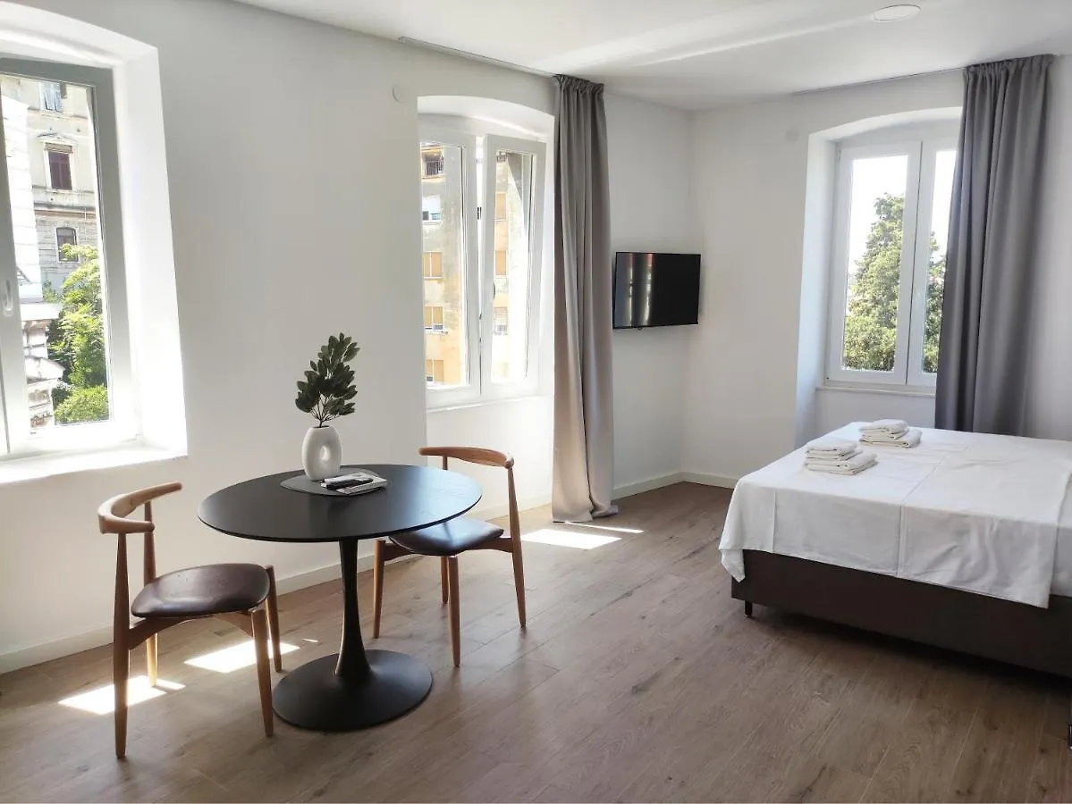 Nik Studio Apartments プーラ 0*,