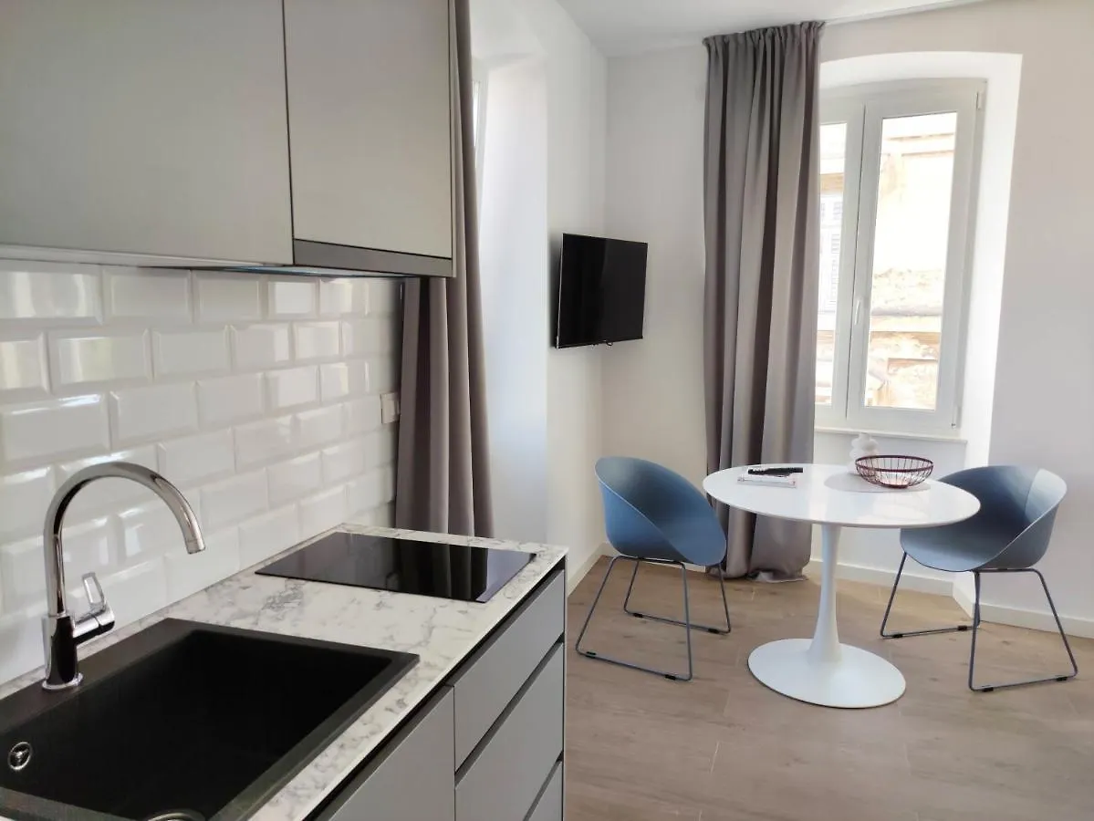 Nik Studio Apartments プーラ