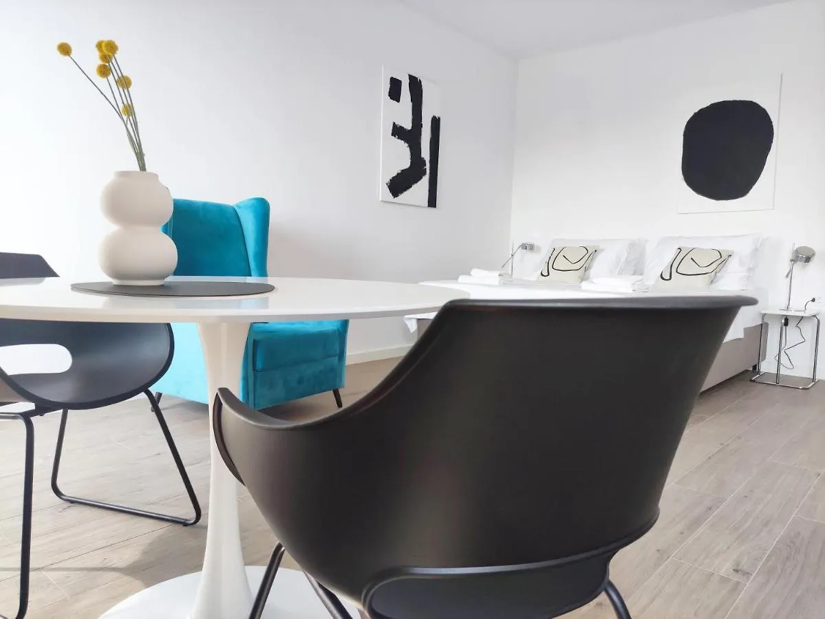 Nik Studio Apartments プーラ